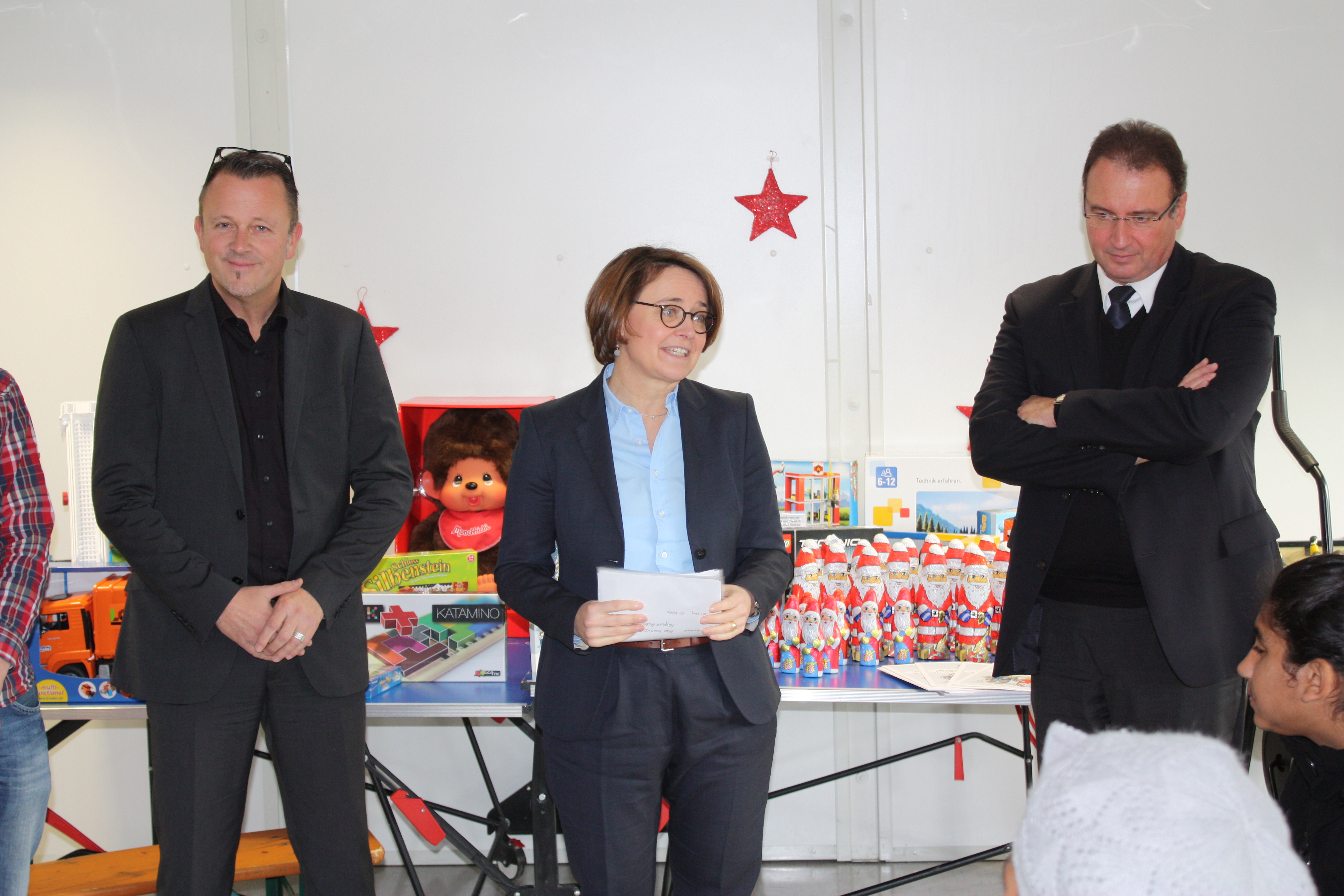 Foto 1 von links nach rechts: Ulrich Brobeil (Geschäftsführer   PSts Annette Widmann-Mauz MdB und Landrat Joachim  Walter.